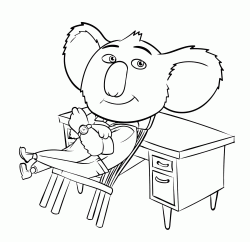 Il koala Buster Moon a sedere appoggiato alla scrivania